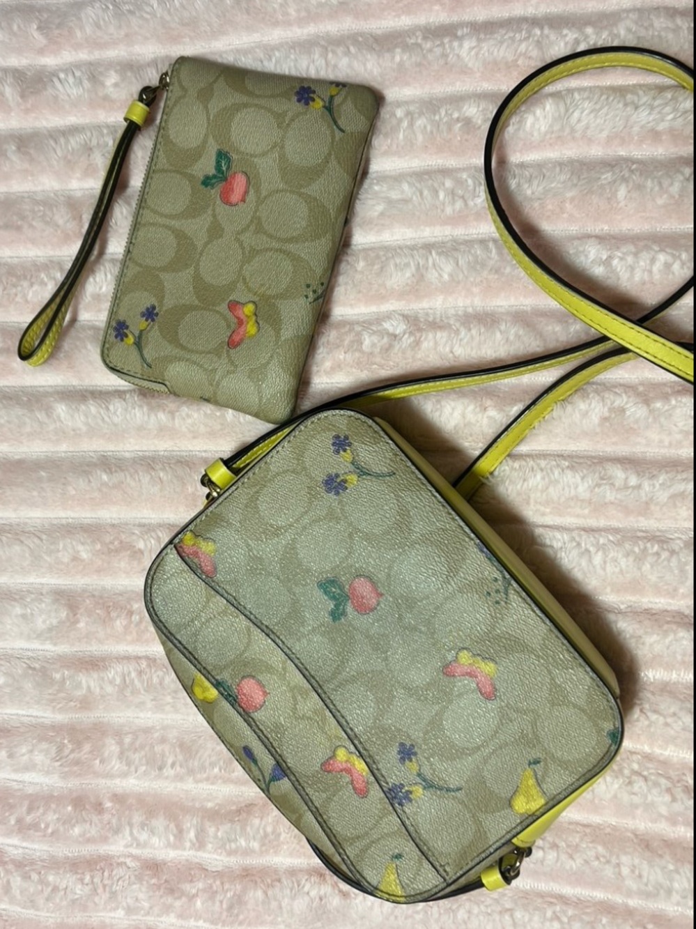 Coach Beige Signature Canvas Crossbody with Yellow Strap & Multicolor Print - Picture 6 of 6